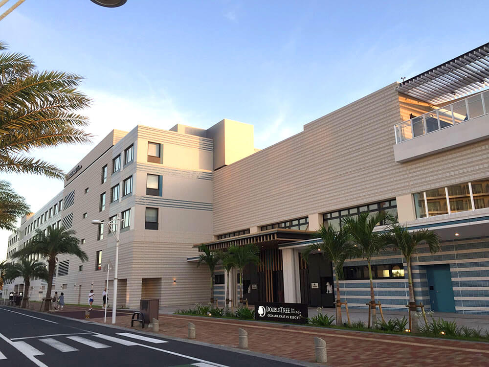 沖繩北谷希爾頓逸林度假酒店 DoubleTree by Hilton Okinawa Chatan Resort - 外觀